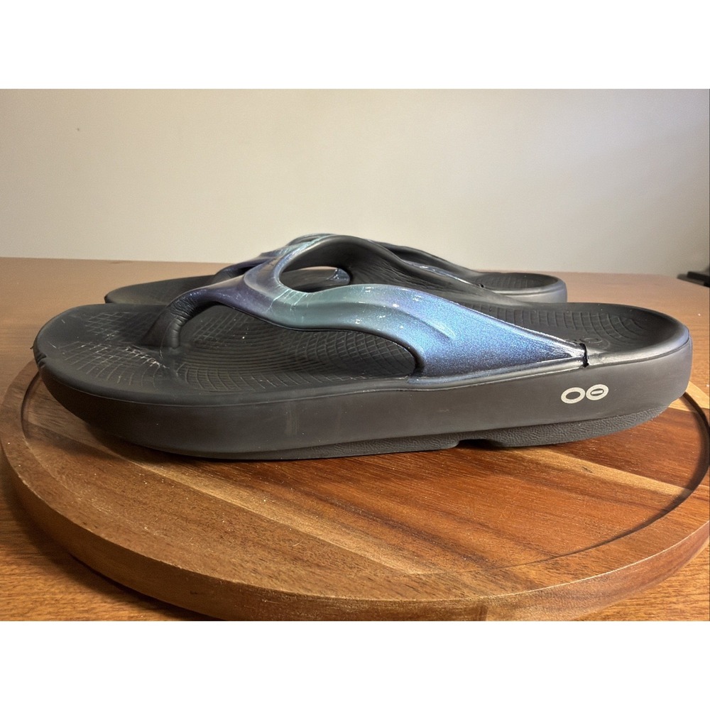 OOFOS OOlala Luxe Iridescent Blue Black Recovery Flip Flops Comfort Slides Sz 9